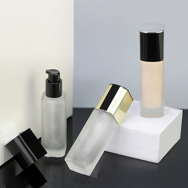 Factory customized 30ml square luxury white black golden lotion liquid foundation glass pump bottle