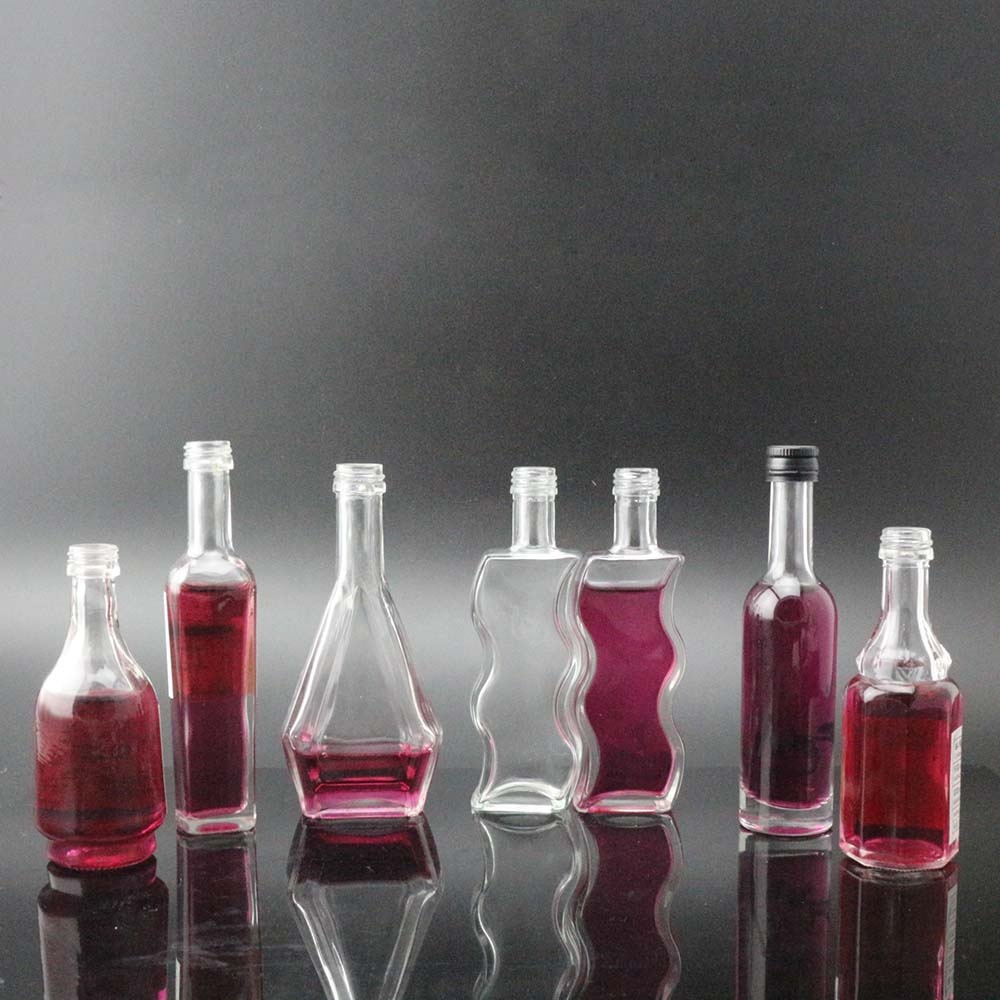 Factory direct sales empty miniature alcohol party favor liquor spirit bottles