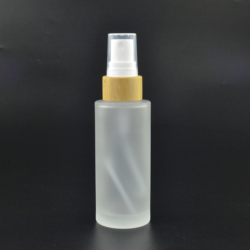 Factory directly supply 1oz 50ml 100ml 40z 150ml bamboo spray cap frosted cosmetic glass bottle for skin cream