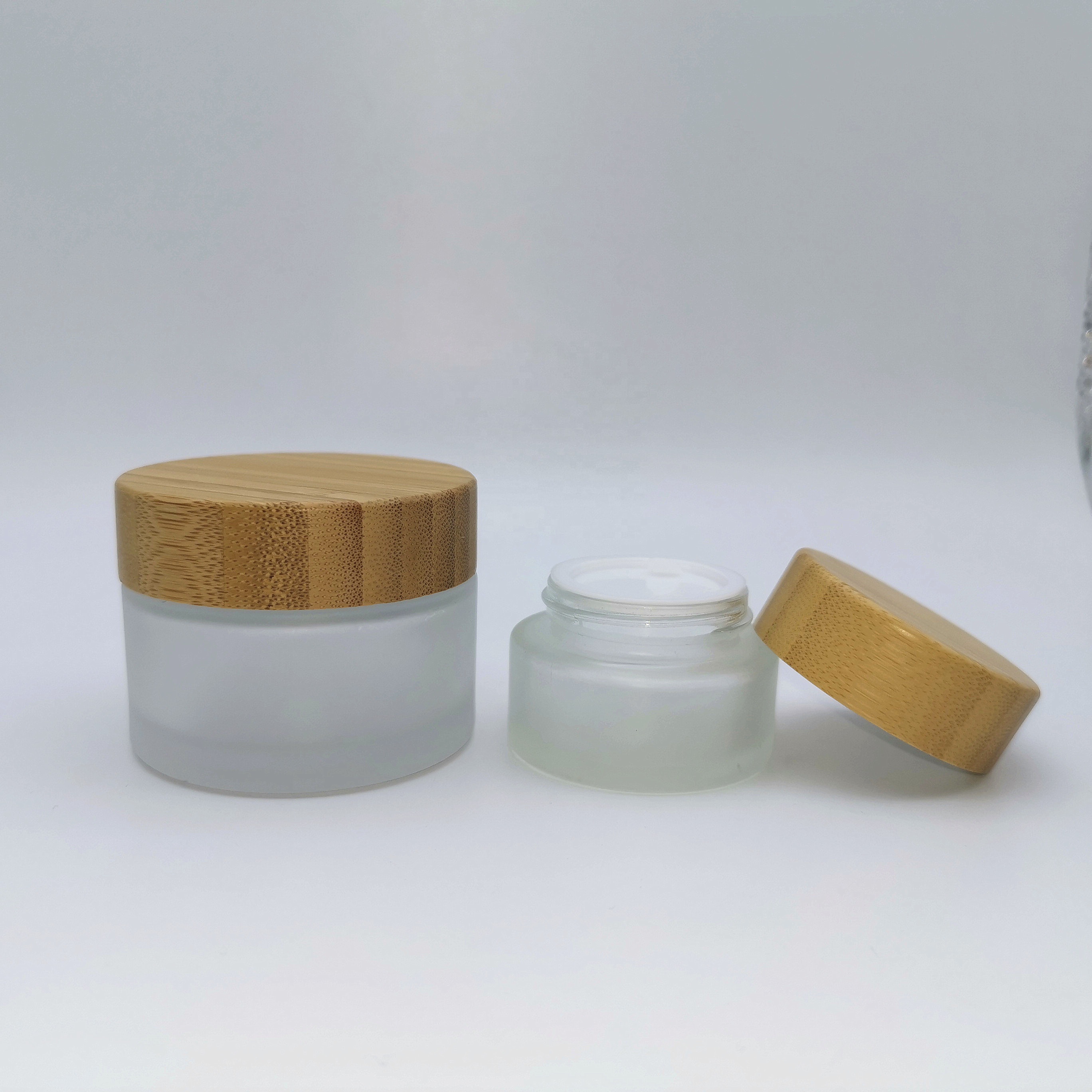 Factory price cosmetic containers frosted cream glass jar with bamboo lid