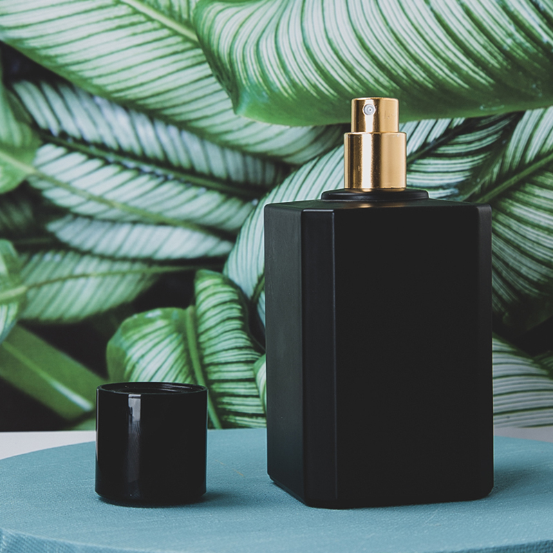 Factory price custom luxury matte black 100ml refillable glass men perfume bottle