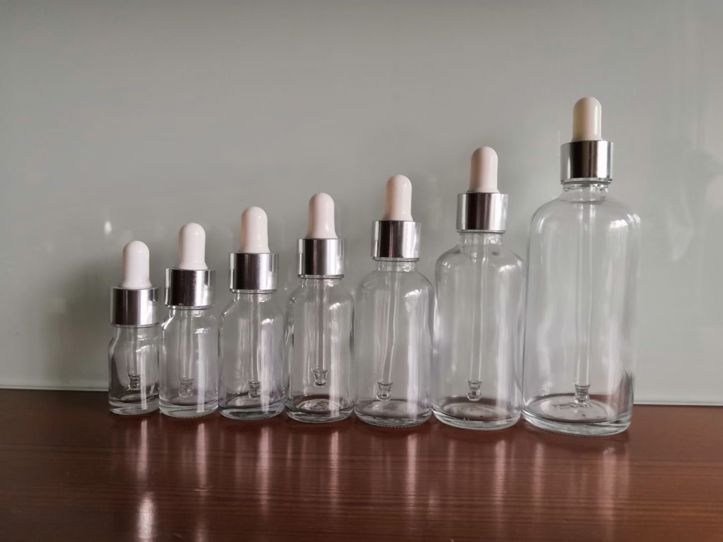 Factory retail 5-100ml empty amber clear blue black white essential oils glass dropper bottle with dropper