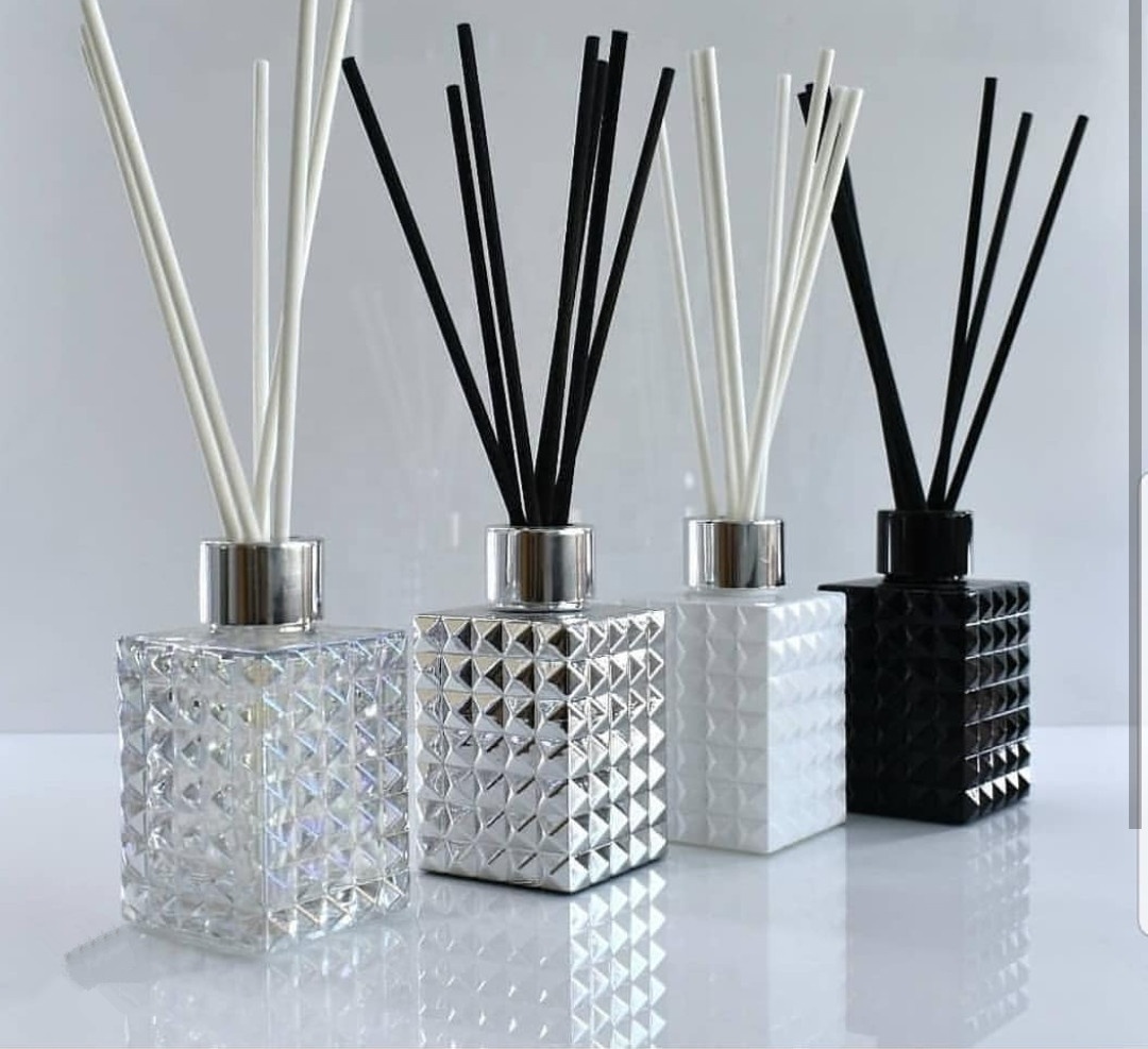 Factory sale 100ml 150ml  Square Diamond Shape Aroma Reed Diffuser Glass Bottles with Lid