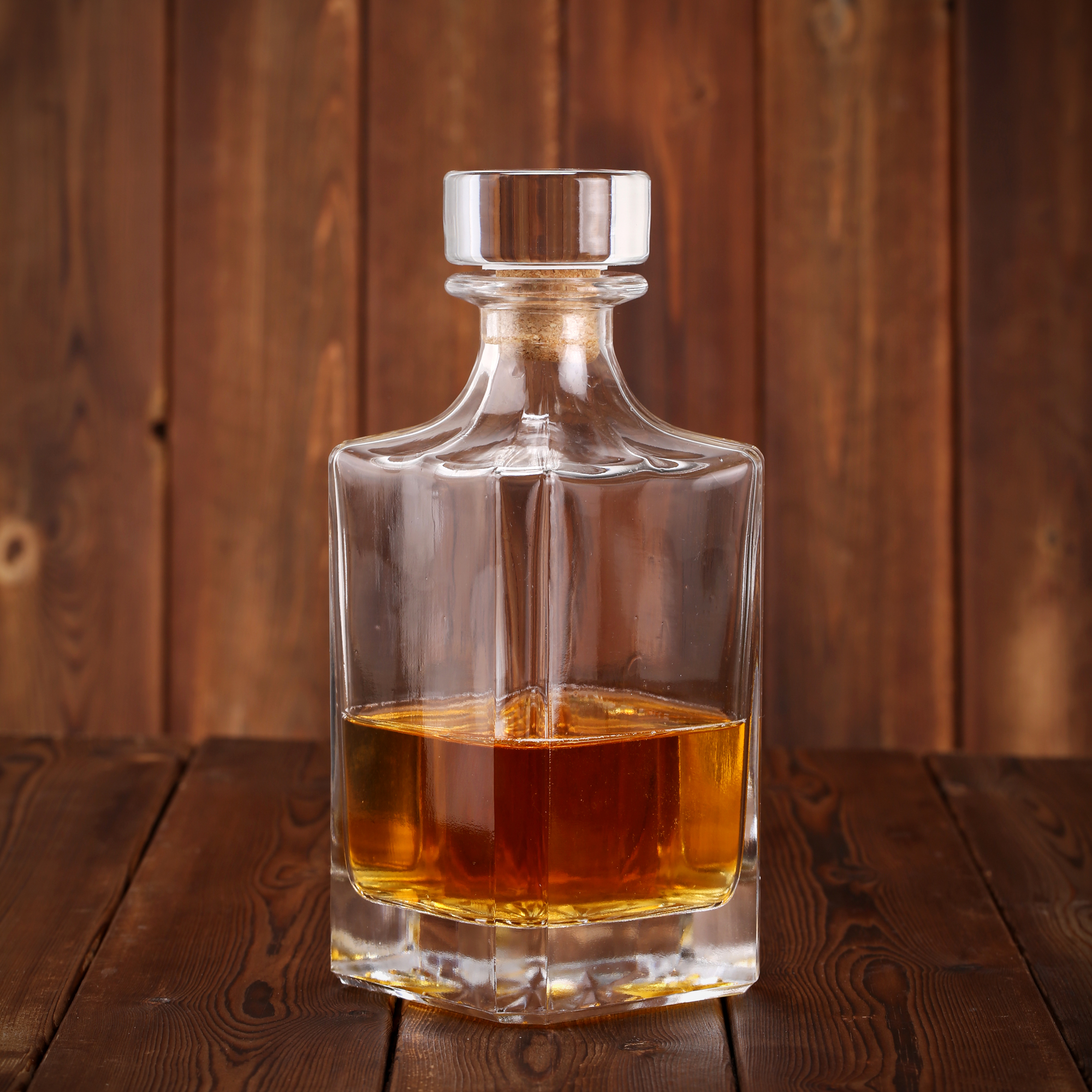 Factory wholesale 750 ml Glass Bottle with Cork For Brandy Vodka Whiskey Liquor