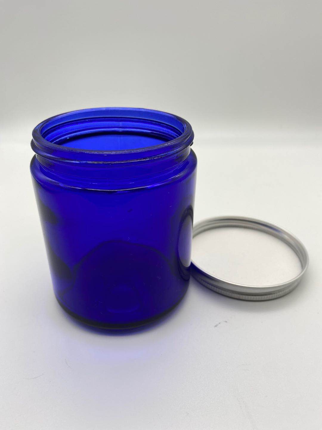 Factory wholesale glass jar Home Decoration vintage blue natural scented soy wax glass candle jar with metal lid
