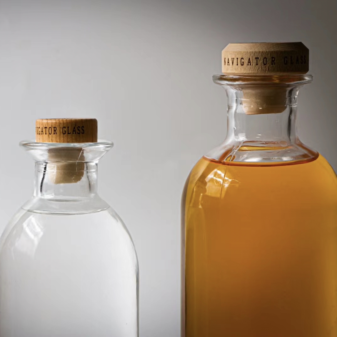 Fashion premium clear 700ml glass whisky bottles