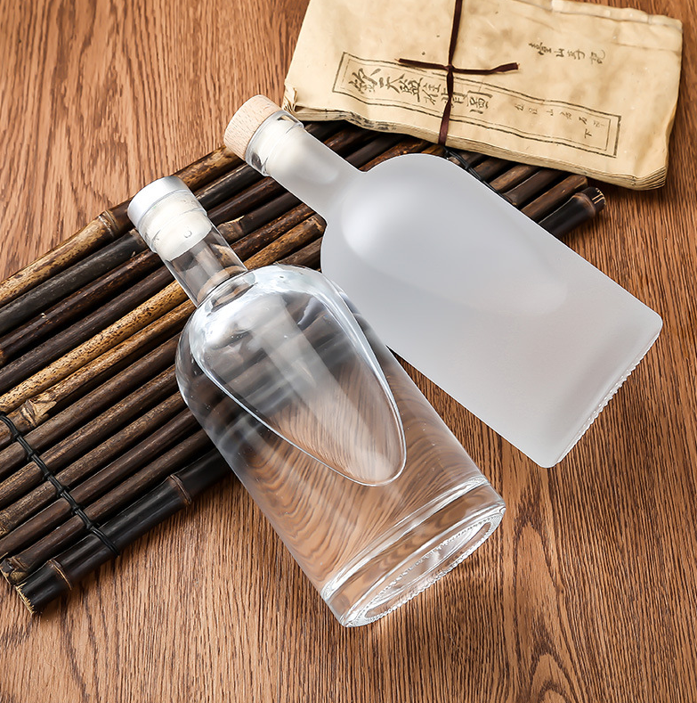 Fast delivery xuzhou empty clear 75cl 750ml 500ml glass wine bottle wholesale liquor bottle for gin vodka whiskey with cork