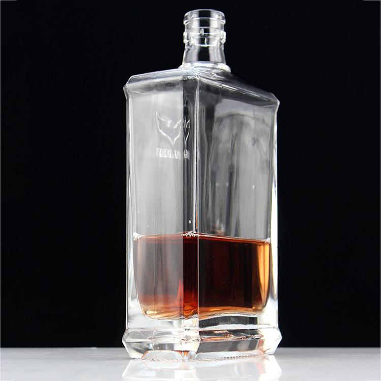 Fengming Custom Wholesale 0.8kg Weight Empty Vodka Whisky Glass Bottle