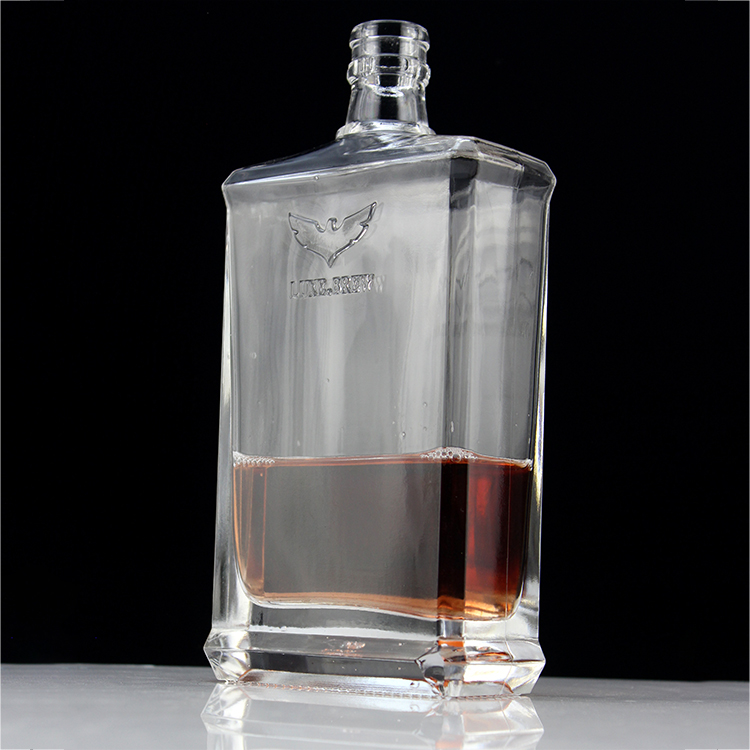 Fengming Custom Wholesale 0.8kg Weight Empty Vodka Whisky Glass Bottle