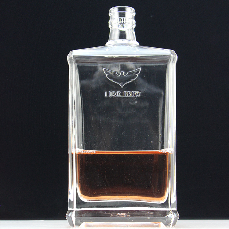 Fengming Custom Wholesale 0.8kg Weight Empty Vodka Whisky Glass Bottle
