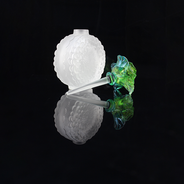 Fengming Empty Custom Design 1.25 kg Portable White Rose Perfume Bottle Crafts