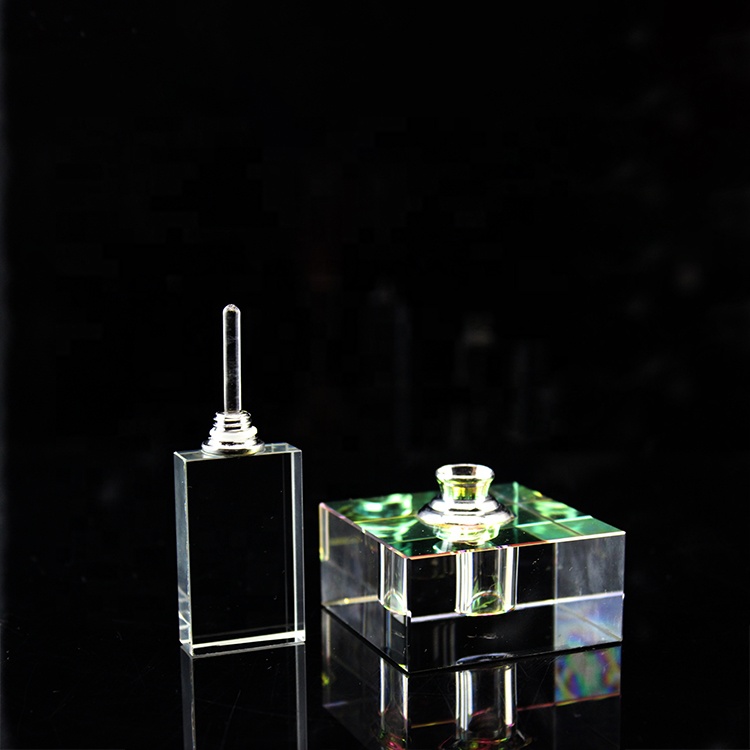 Fengming Wholesale New Design Unique Transparent Crystal Glass Perfume Bottle Crafts