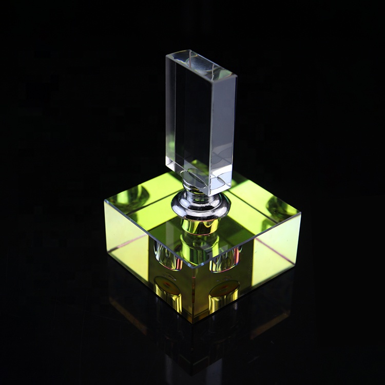 Fengming Wholesale New Design Unique Transparent Crystal Glass Perfume Bottle Crafts