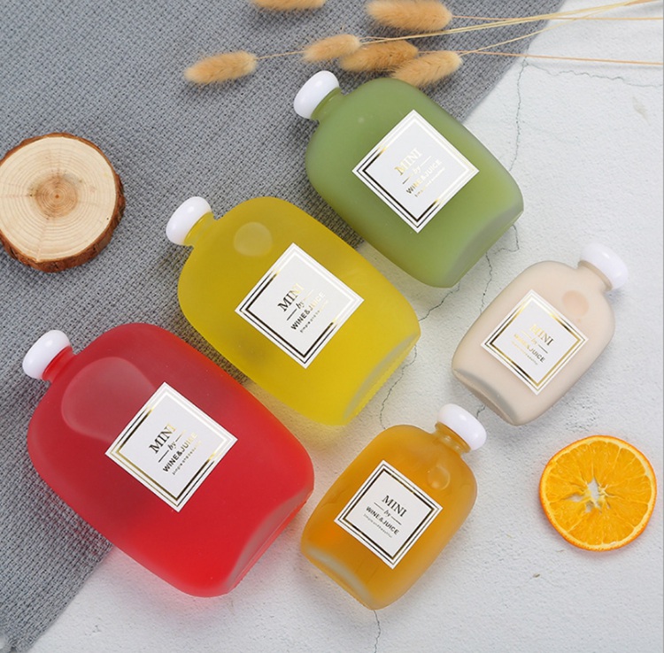 Flat Fruit Wine Glass Bottle with Lid Cocktail Bottle Flask Bottle for Whisky