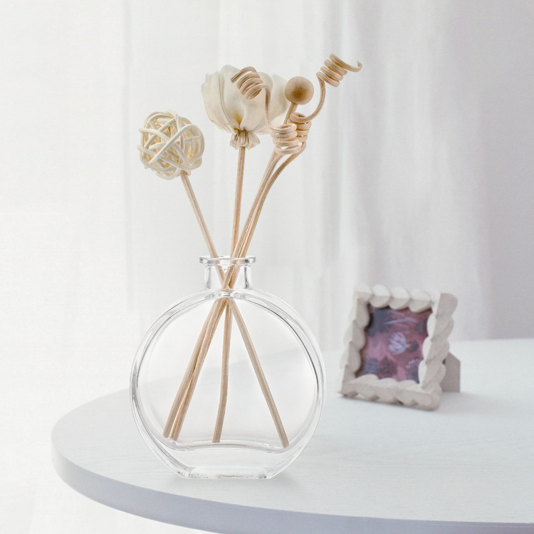 Flat Round Empty Air Freshener Aroma Glass Reed Diffuser Bottle with Rattan Sticks