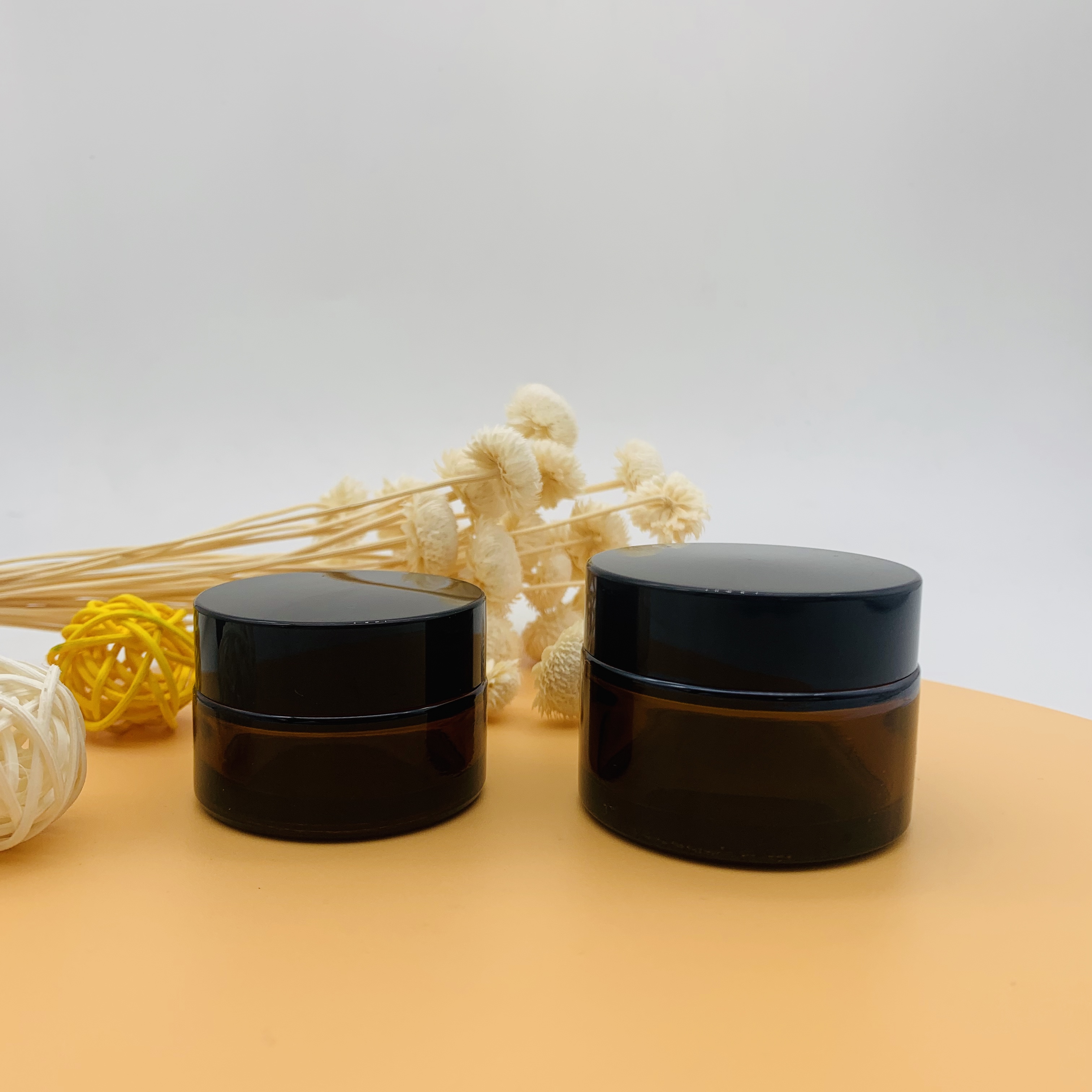 Free Sample Empty 5g 10g 15g 20g 30g 50g 100g Amber Cream Glass Jar With Black Lid