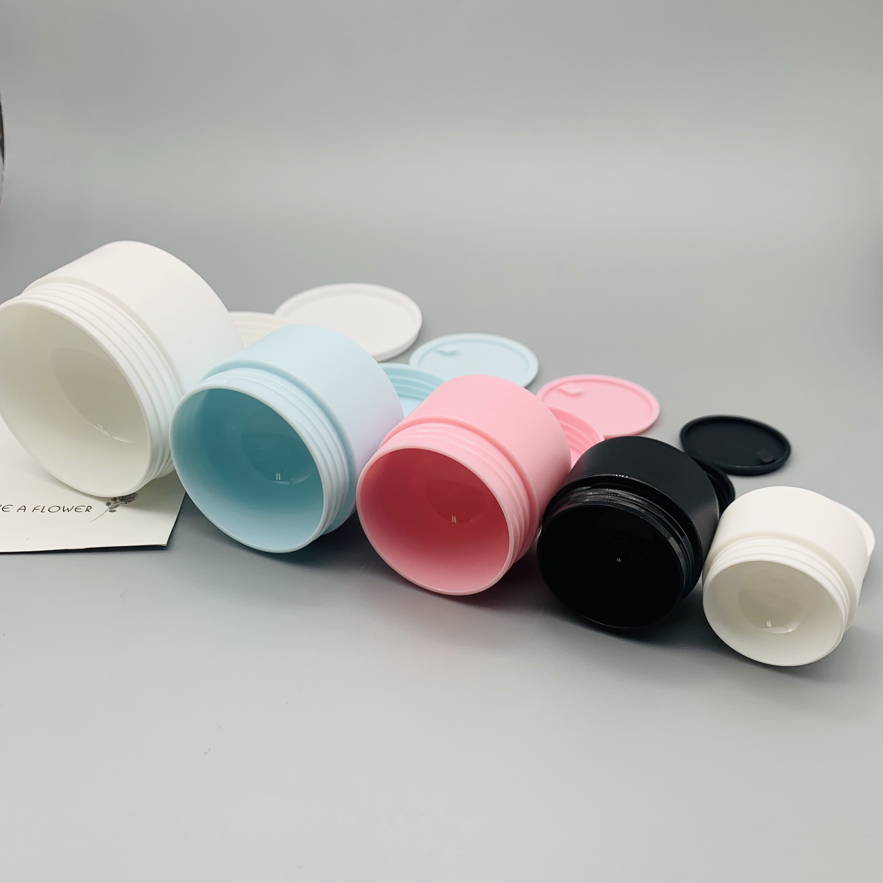 Free Sample Empty 5g 15g 20g 30g 50g Colored PP Plastic Cosmetic Face Cream Jars With Lid