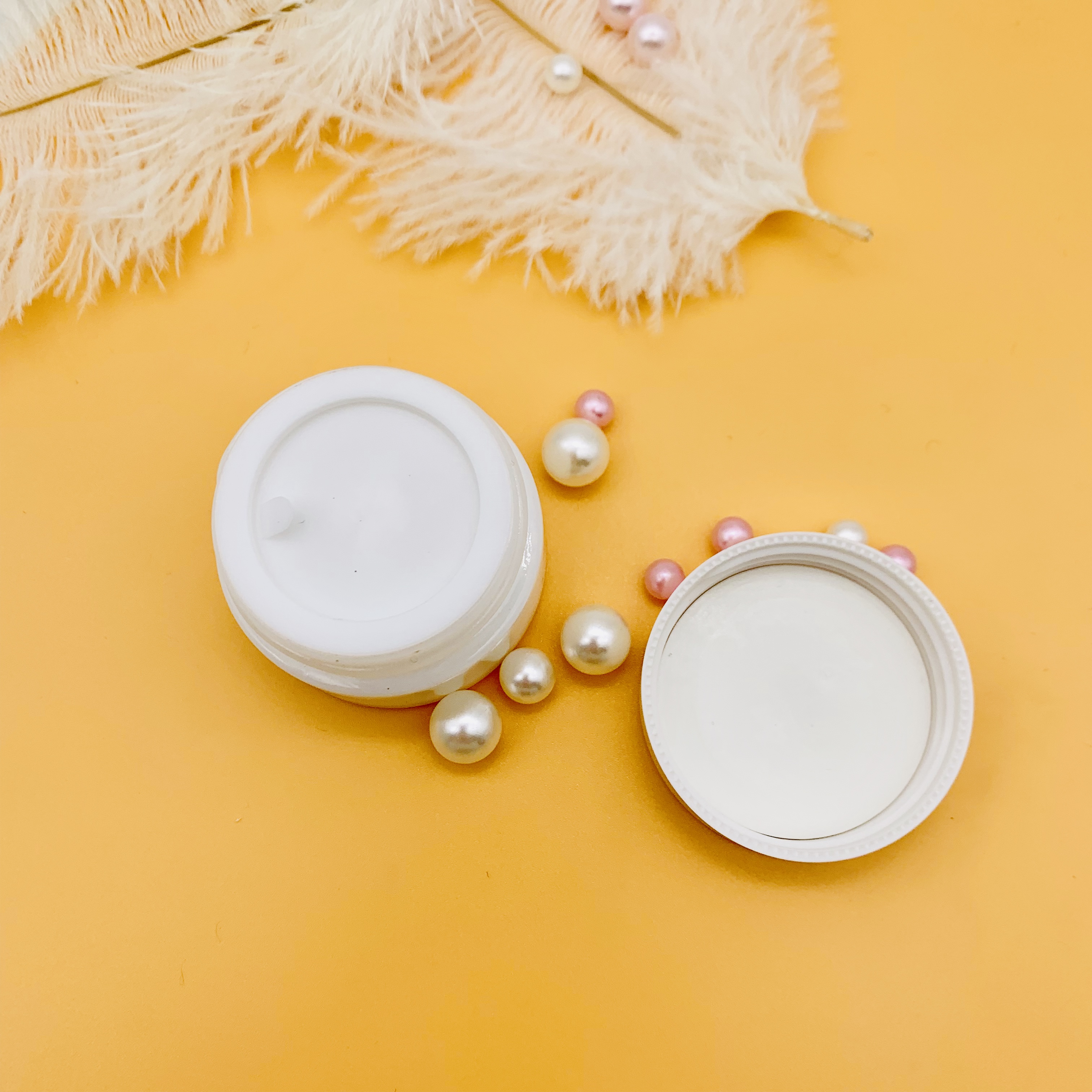 Free Sample Empty Luxury White Round Glass Cosmetics Cream Jar 15g 30g 50g 100g