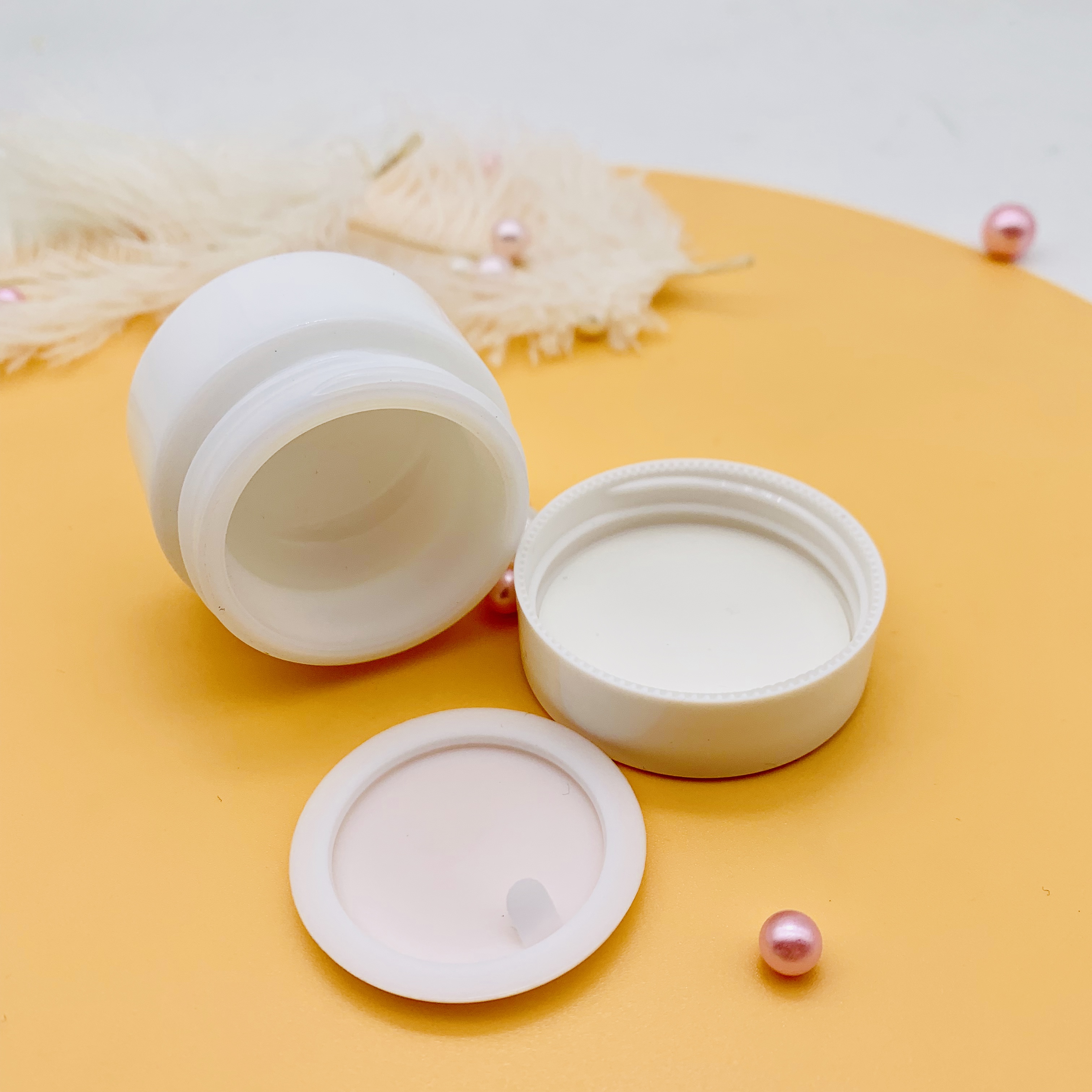 Free Sample Empty Luxury White Round Glass Cosmetics Cream Jar 15g 30g 50g 100g