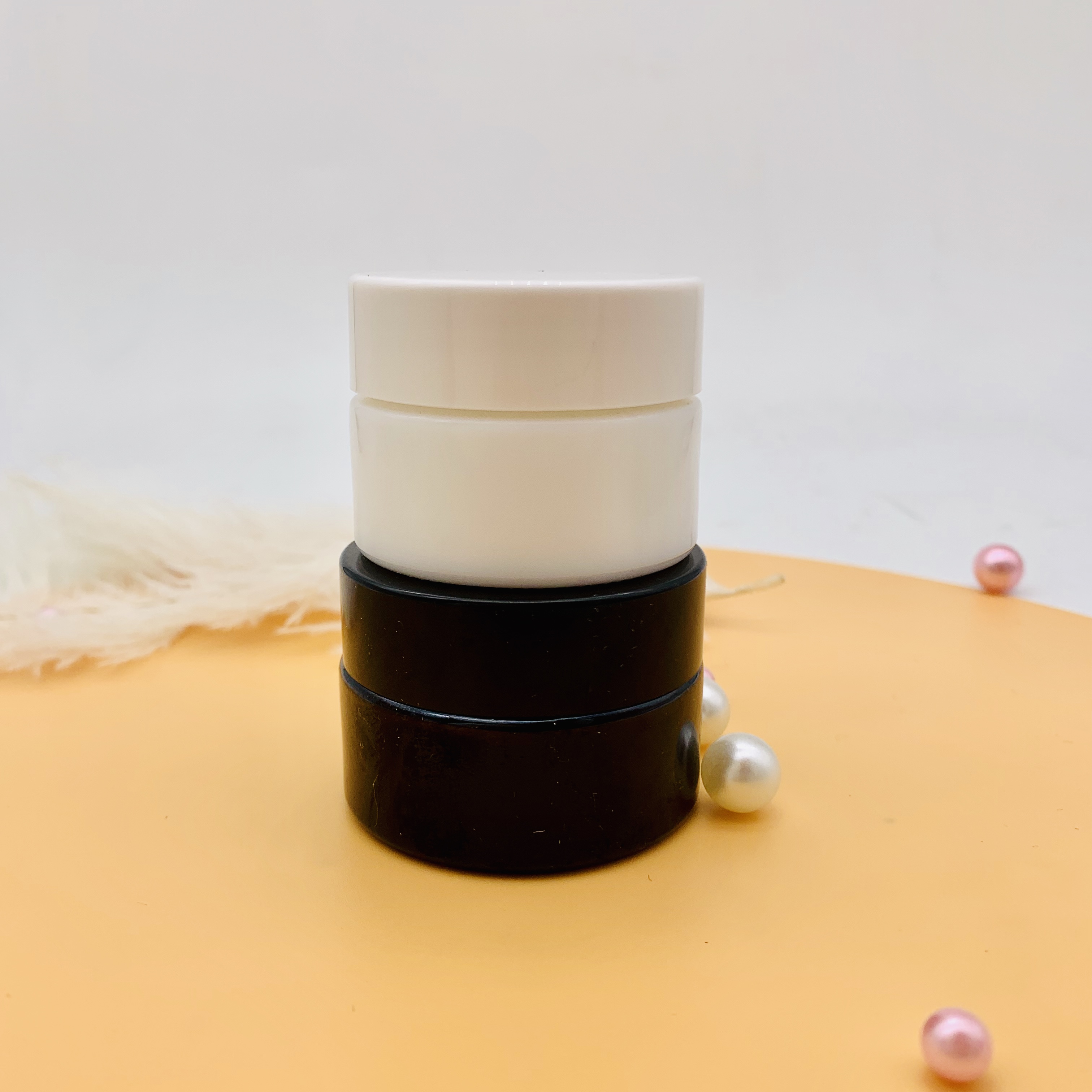Free Sample Empty Luxury White Round Glass Cosmetics Cream Jar 15g 30g 50g 100g