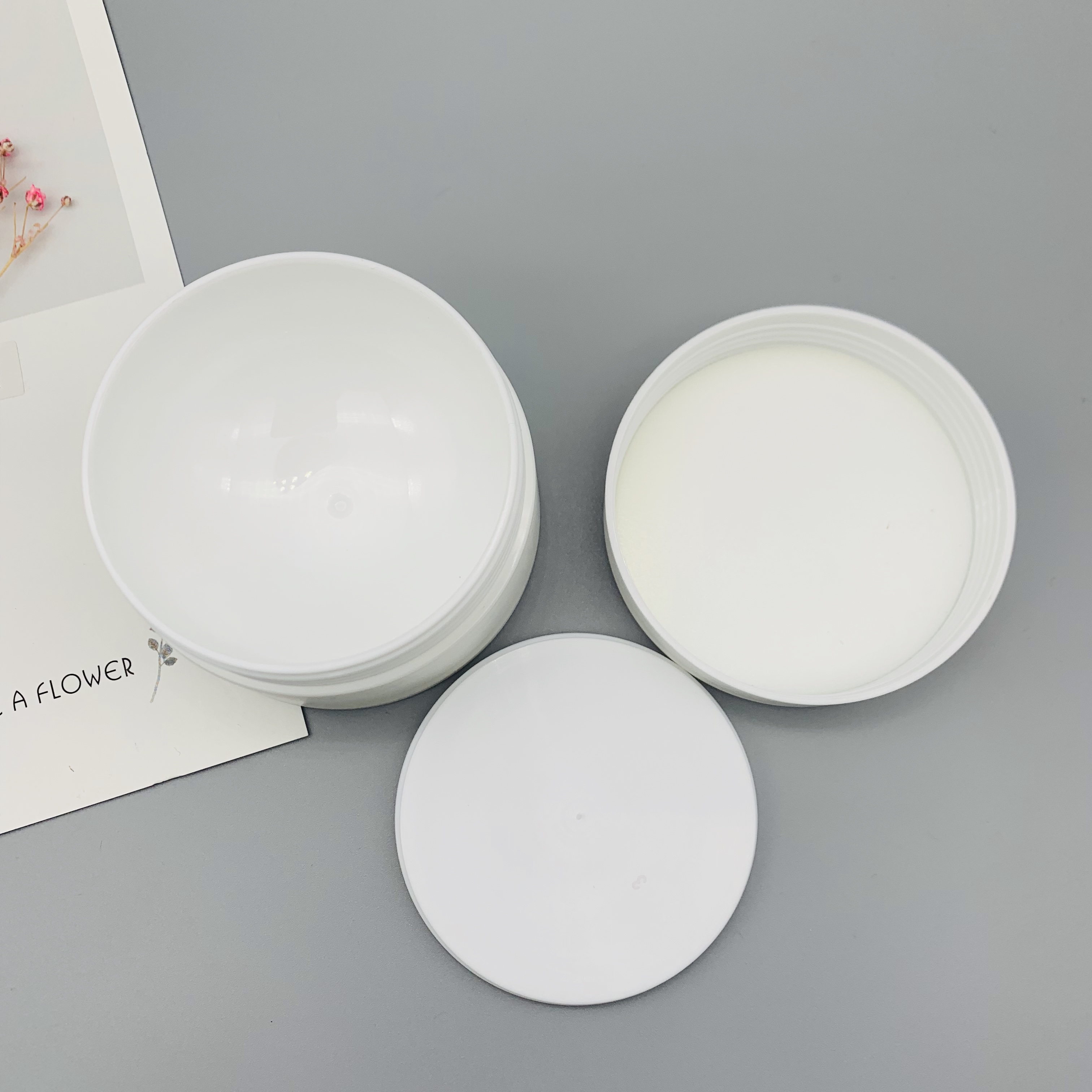 Free Sample High Quality Customize 50g White PP Plastic Cosmetic Face Cream Jar With Lid