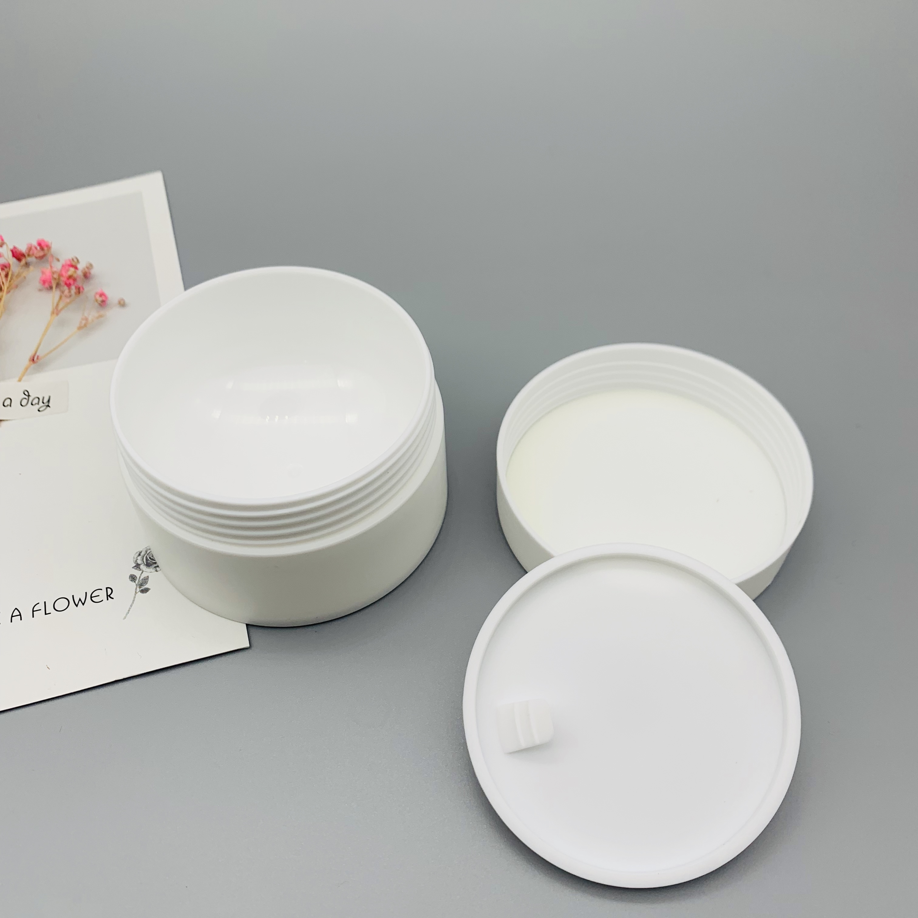 Free Sample High Quality Customize 50g White PP Plastic Cosmetic Face Cream Jar With Lid