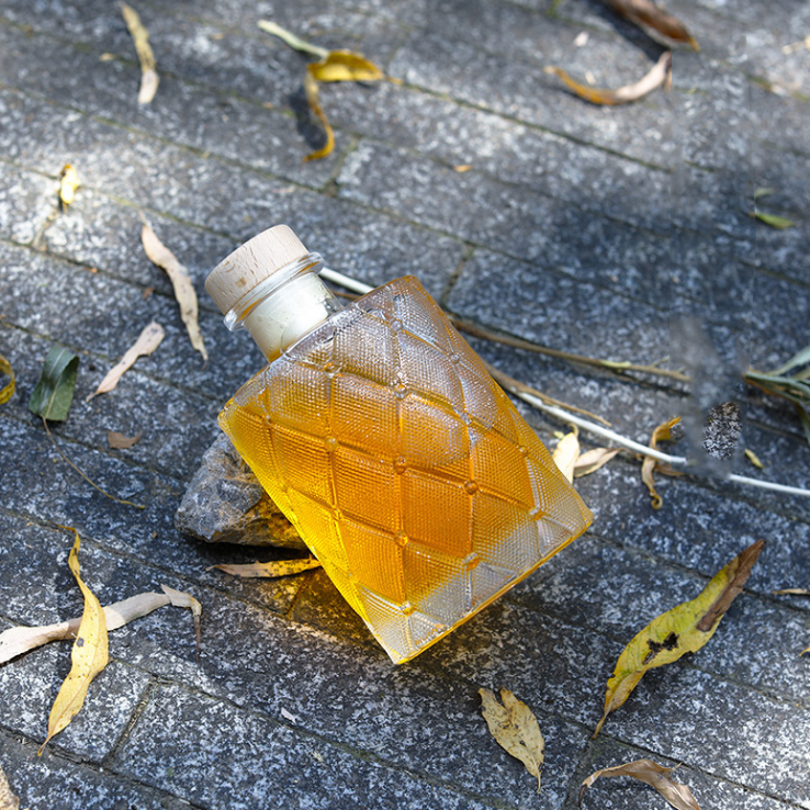 Free Sample High-quality 200ML 6OZ oblate wine vodka whiskey Small Glass transparent empty Drink Bottle