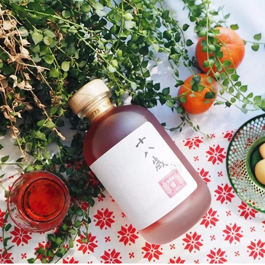 Free Sample High-quality 250ml 8oz oblate wine vodka whiskey Small Glass transparent empty Drink Bottle