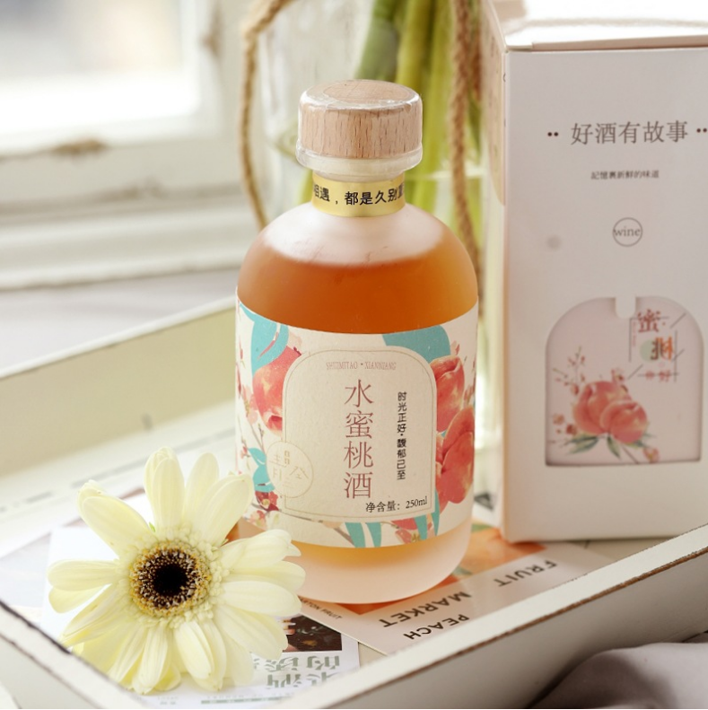 Free Sample High-quality 250ml 8oz oblate wine vodka whiskey Small Glass transparent empty Drink Bottle