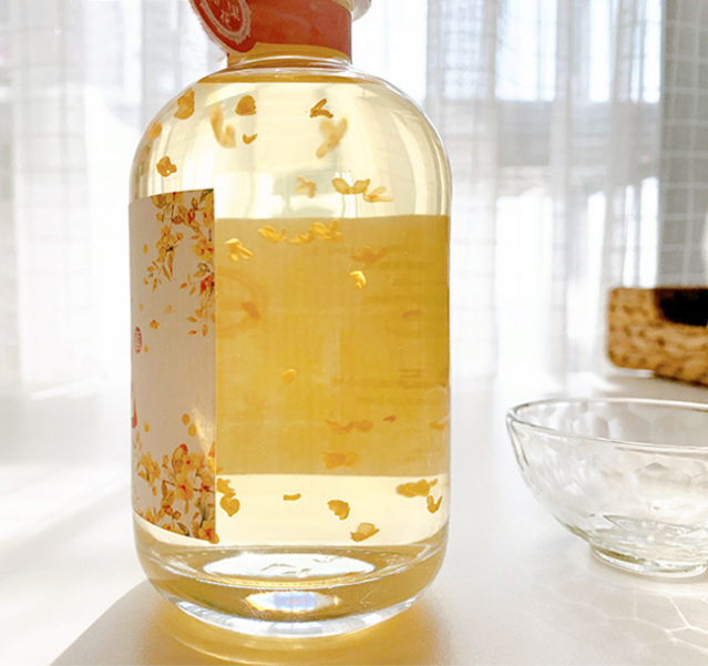 Free Sample High-quality 250ml 8oz oblate wine vodka whiskey Small Glass transparent empty Drink Bottle