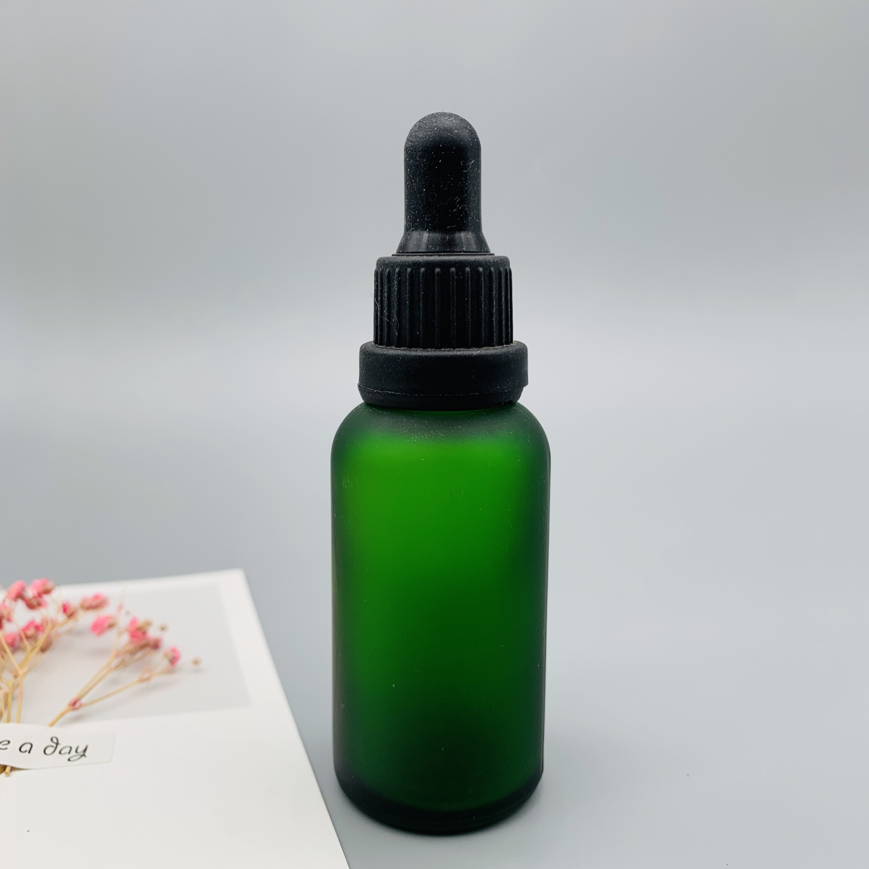 Free Sample Luxury Colored Glass Dropper Bottle For Cosmetic Essential Oil