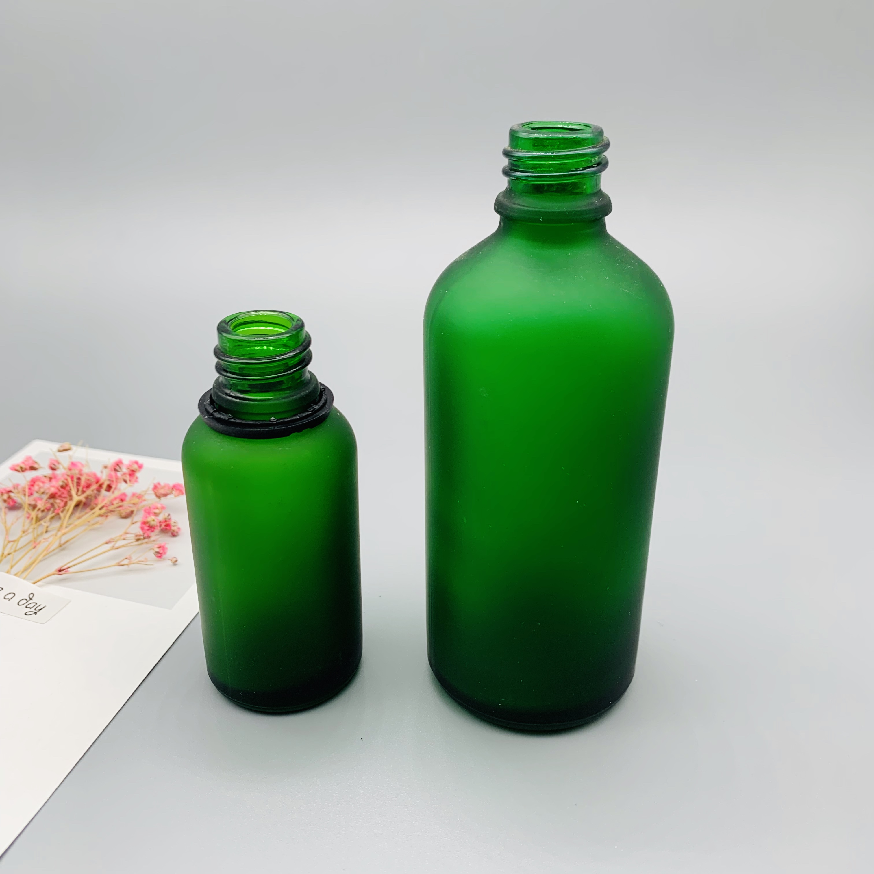 Free Sample Luxury Colored Glass Dropper Bottle For Cosmetic Essential Oil