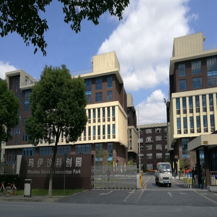 Free sample 10g matte black empty loose powder jar container with sifter