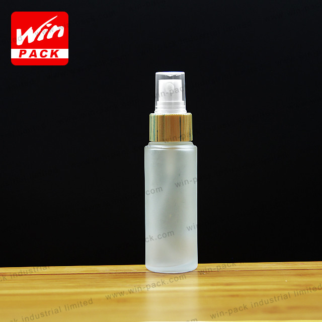 Frosted glass spray bottle 100ml cosmetic package with bamboo sprayer and transparent cap