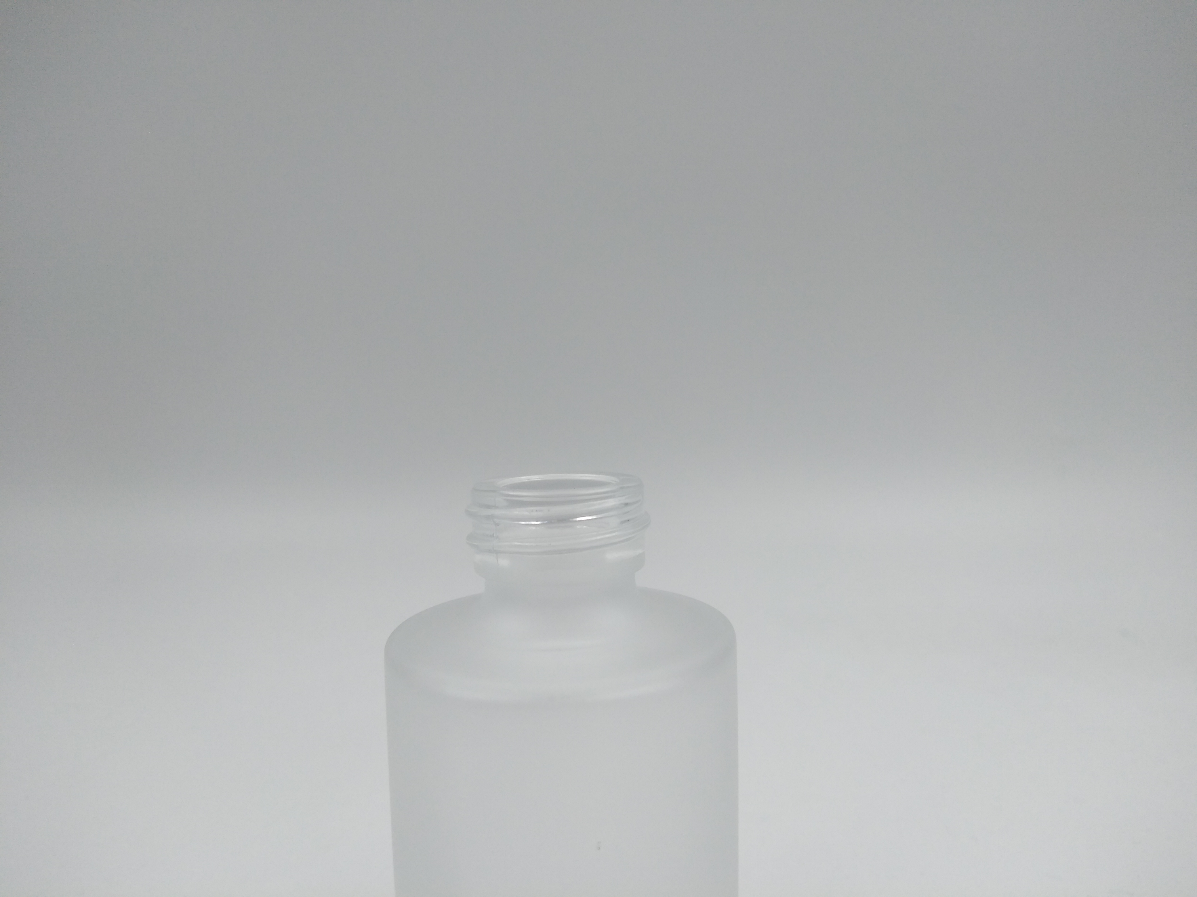 Frosted round shape 20ml flat shoulder dropper glass bottle