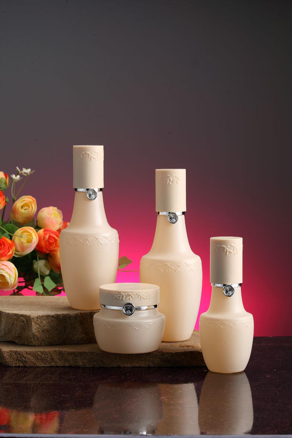 Glass Material and Cosmetic Use glass bottle with plastic cap