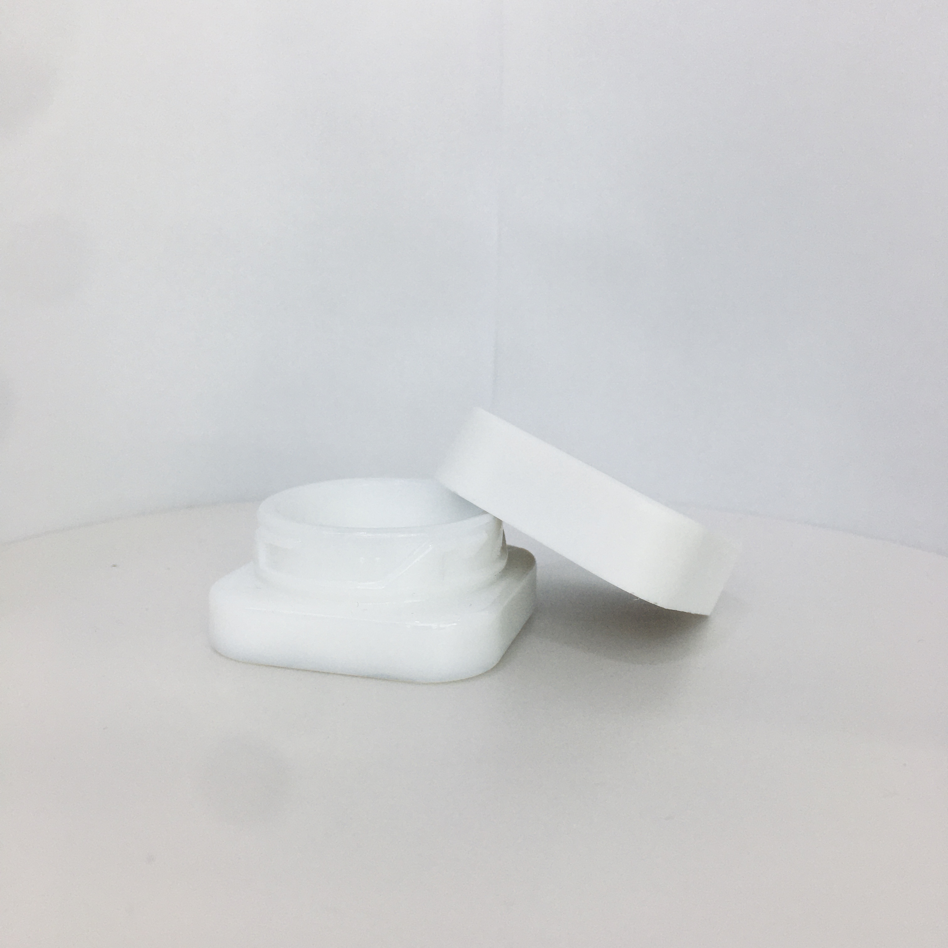 Glass jar with square pressure and rotating lid 5g eye cream