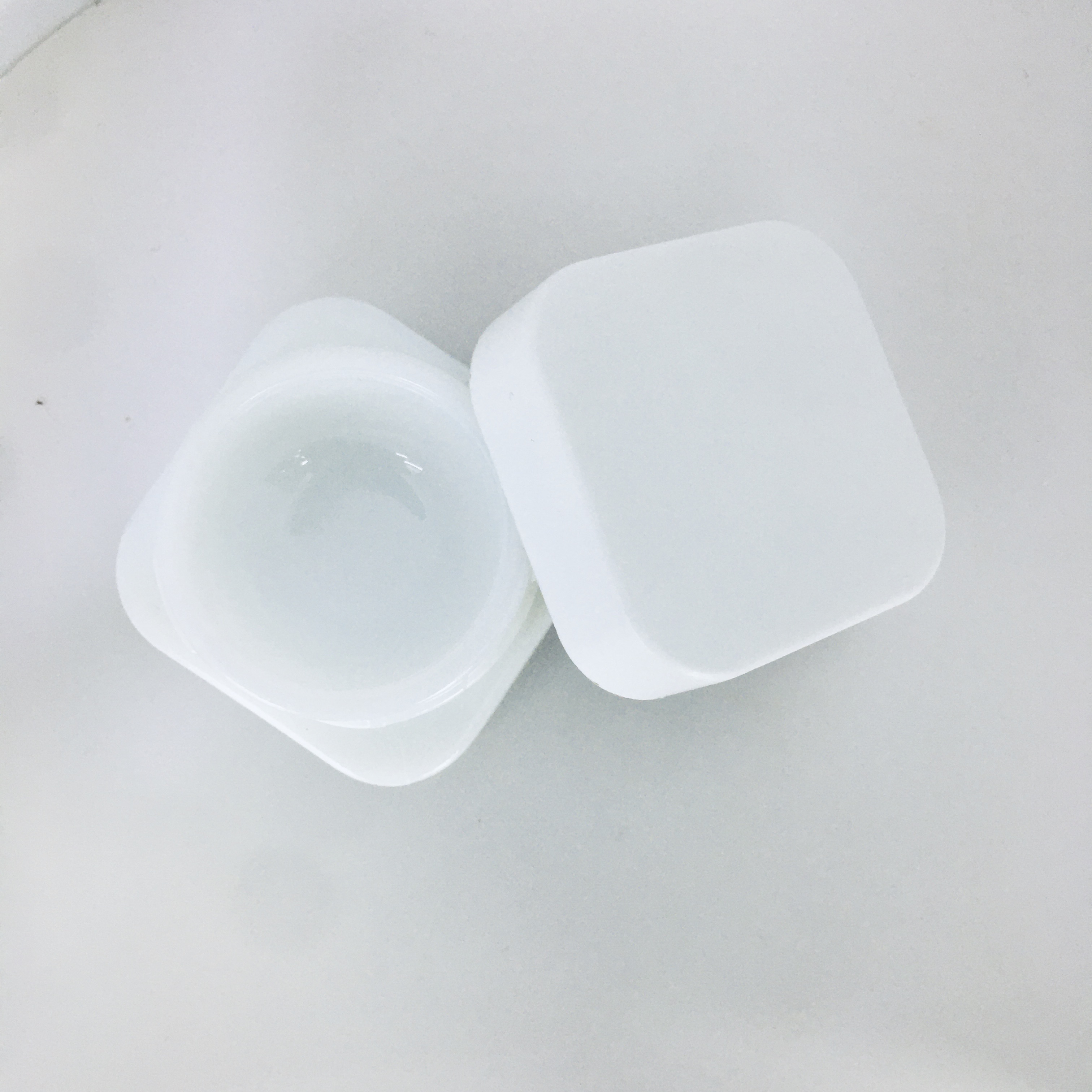 Glass jar with square pressure and rotating lid 5g eye cream