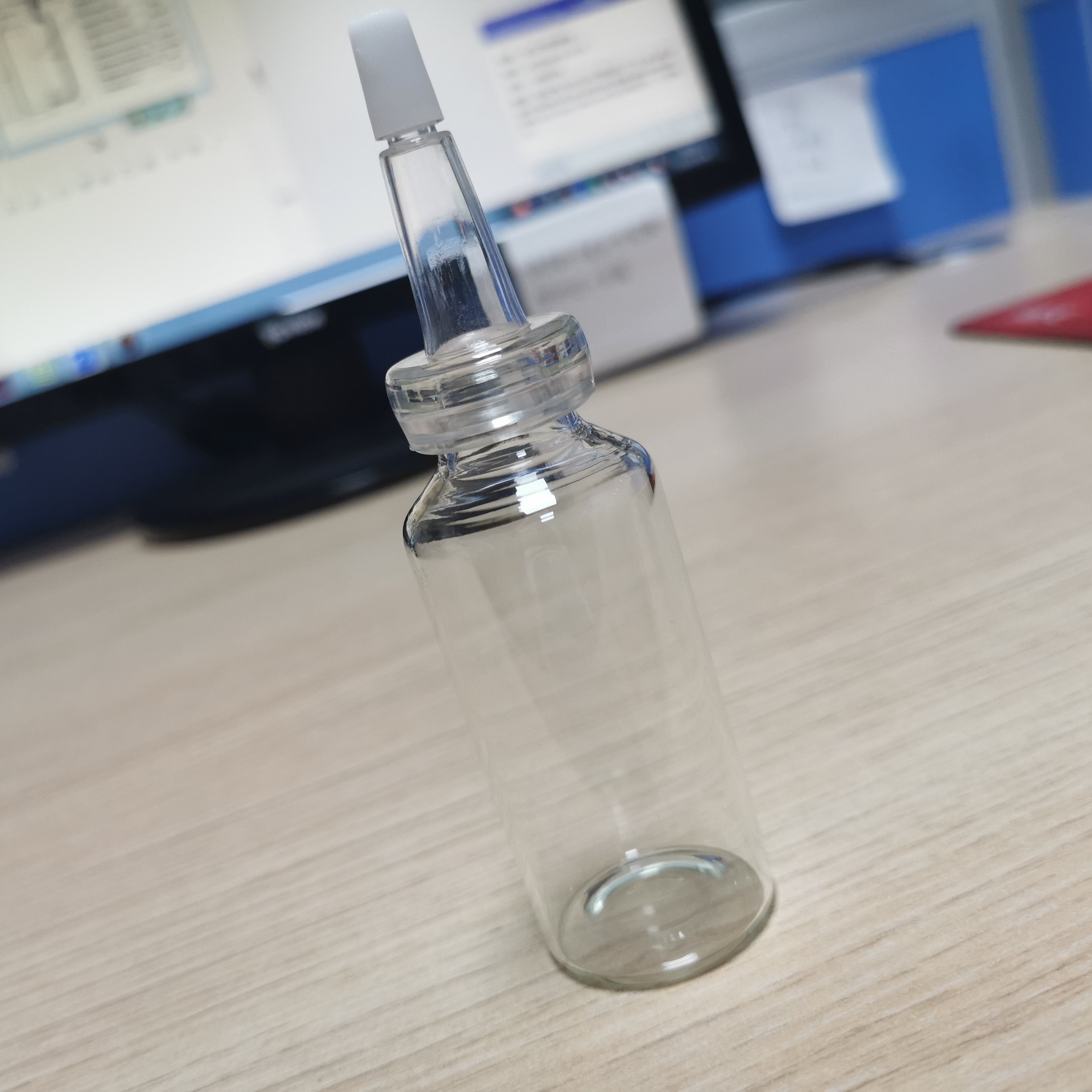 Glass vial 30 ml with trumpet head