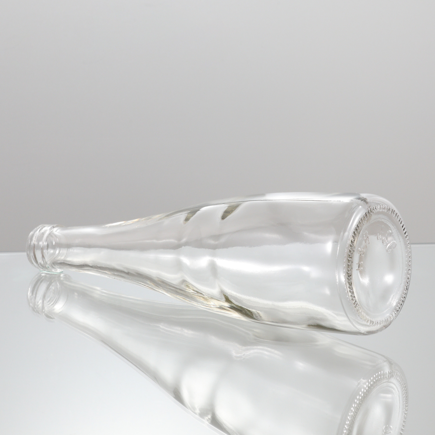 Glassware Factory Lead Free Transparent Screw Top Customizable Glass Water Bottle