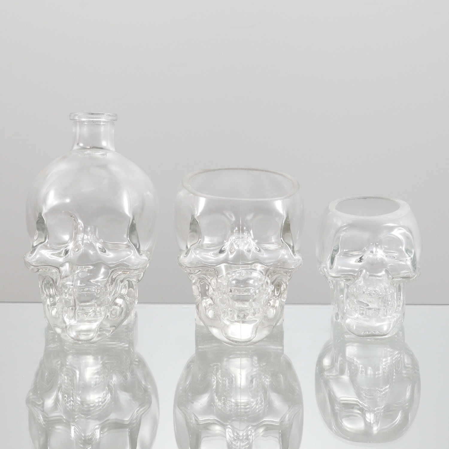 Glassware Packaging Factory Customize Transparent Empty Skull Bar Glass Bottle for Liquor