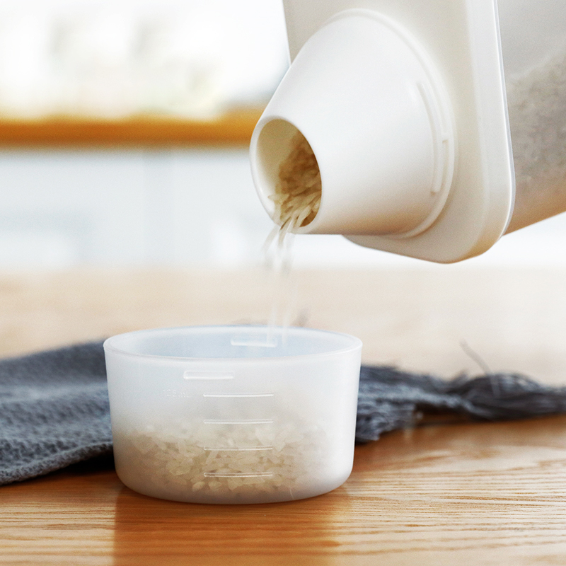 Good Quality Plastic Grain Jar Frosted Food Storage Container 1.55L With Measuring Cup