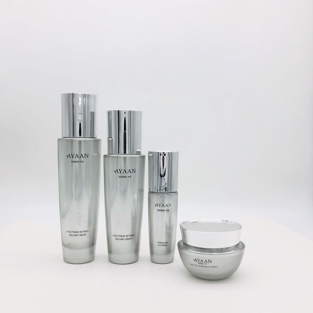 Great Quality and Luxury Glass Cosmetic Set With Plastic Caps For Skin Care Cream