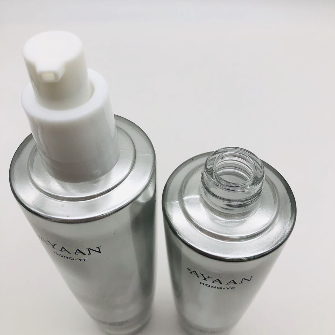 Great Quality and Luxury Glass Cosmetic Set With Plastic Caps For Skin Care Cream