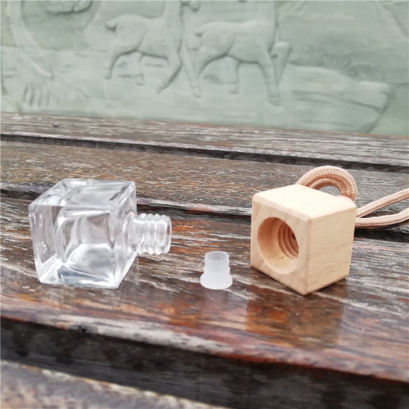 H395 Custom Wedding Gift Air Fresher Hanging Empty Fragrance Aroma Bottles Wooden Lid Car Glass Cubic Perfume Bottle