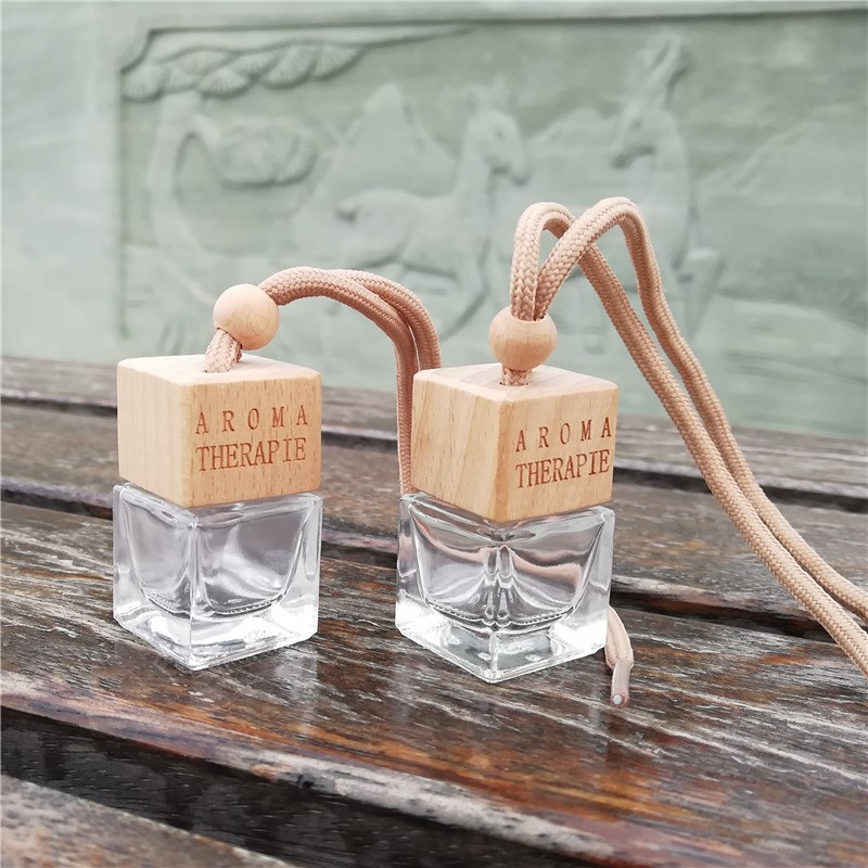 H395 Custom Wedding Gift Air Fresher Hanging Empty Fragrance Aroma Bottles Wooden Lid Car Glass Cubic Perfume Bottle