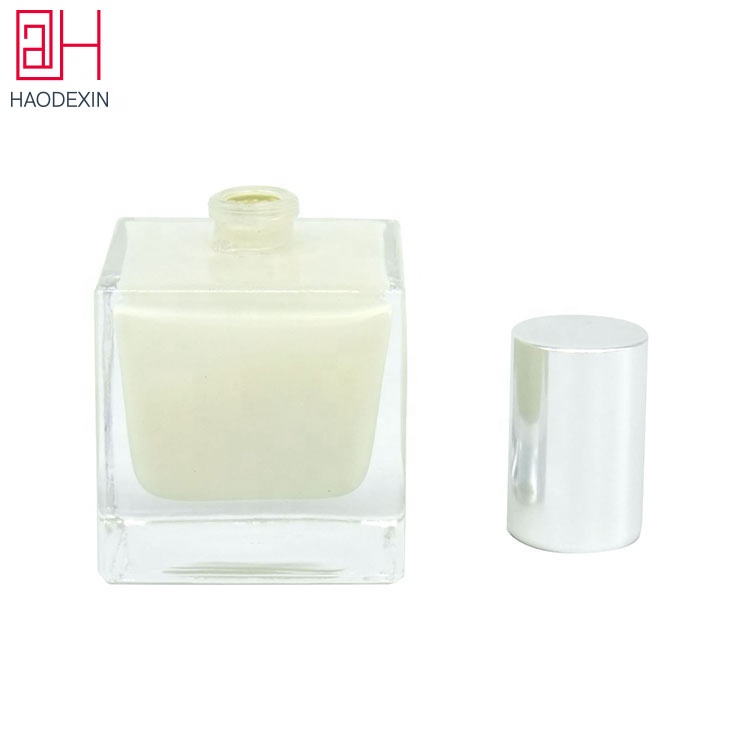 HAODEXIN empty cube thick bottom glass square 50ml 100ml perfume bottles custom colors label wholesale pump sprayer manufacturer