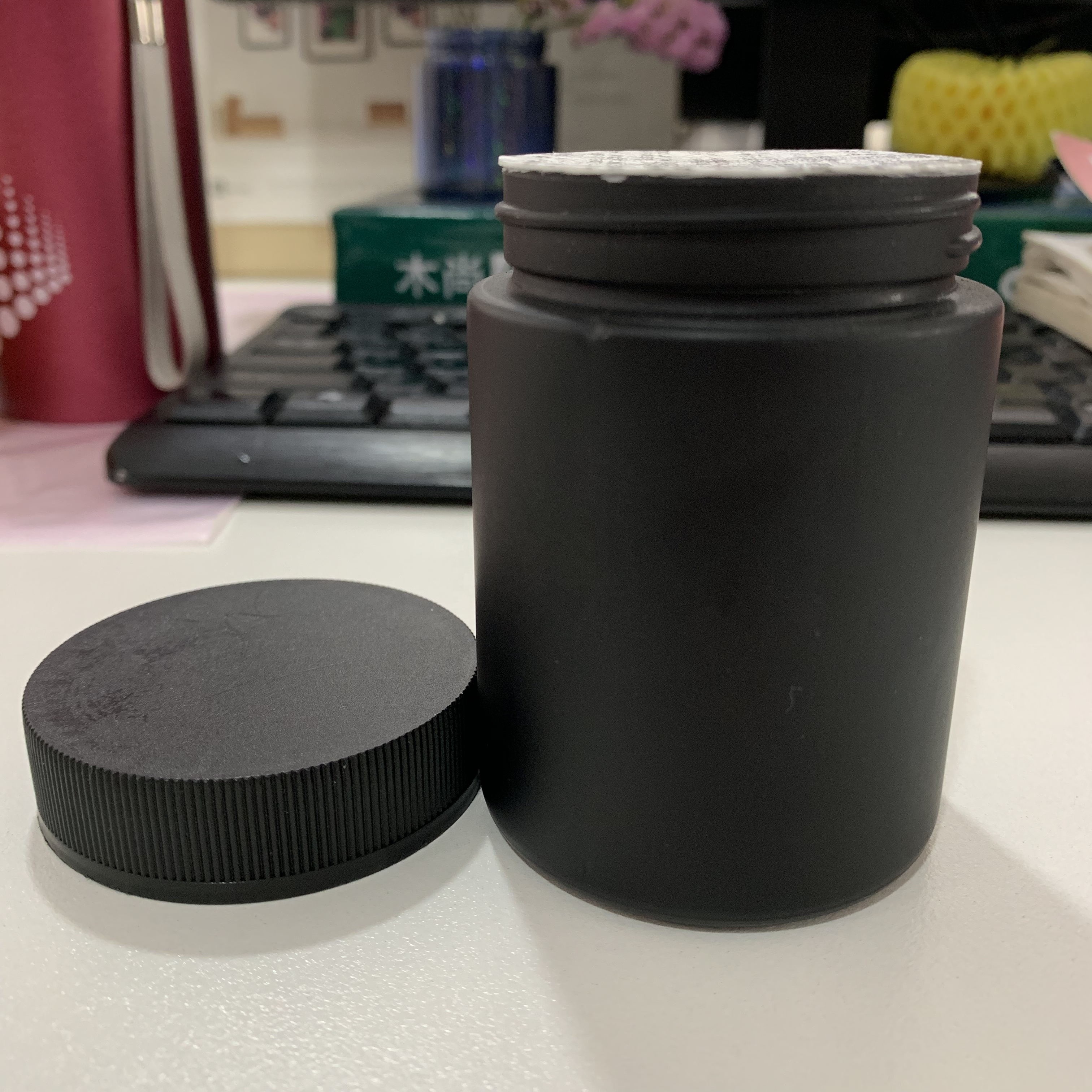 HOT premium 1oz 2oz 4oz 10oz 18oz matte and bright black cream glass jar with black lid