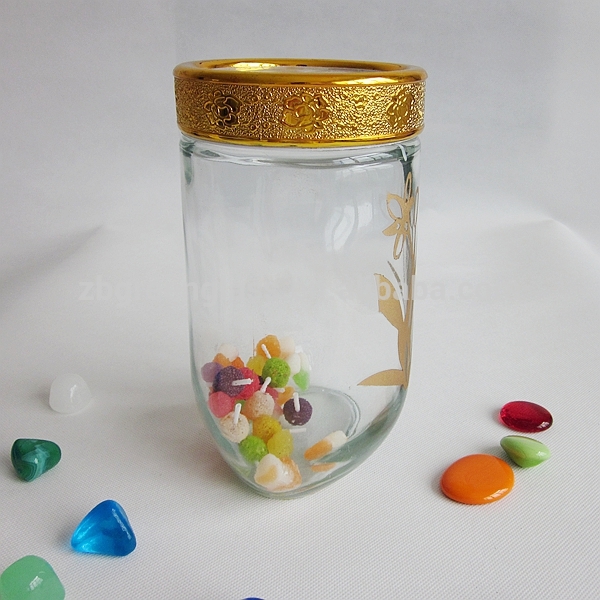 Hand painting glass fermentation jar with plastic lid