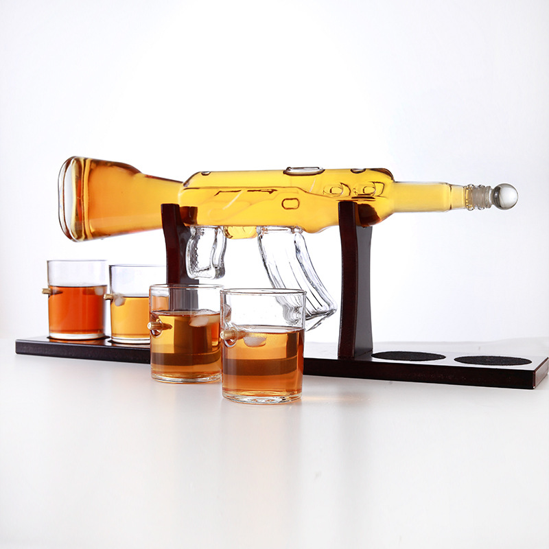 Handmade glass bottle decanter AK 47 gun shape bottle glass whiskey decanter and glasses sets aK 47 vodka